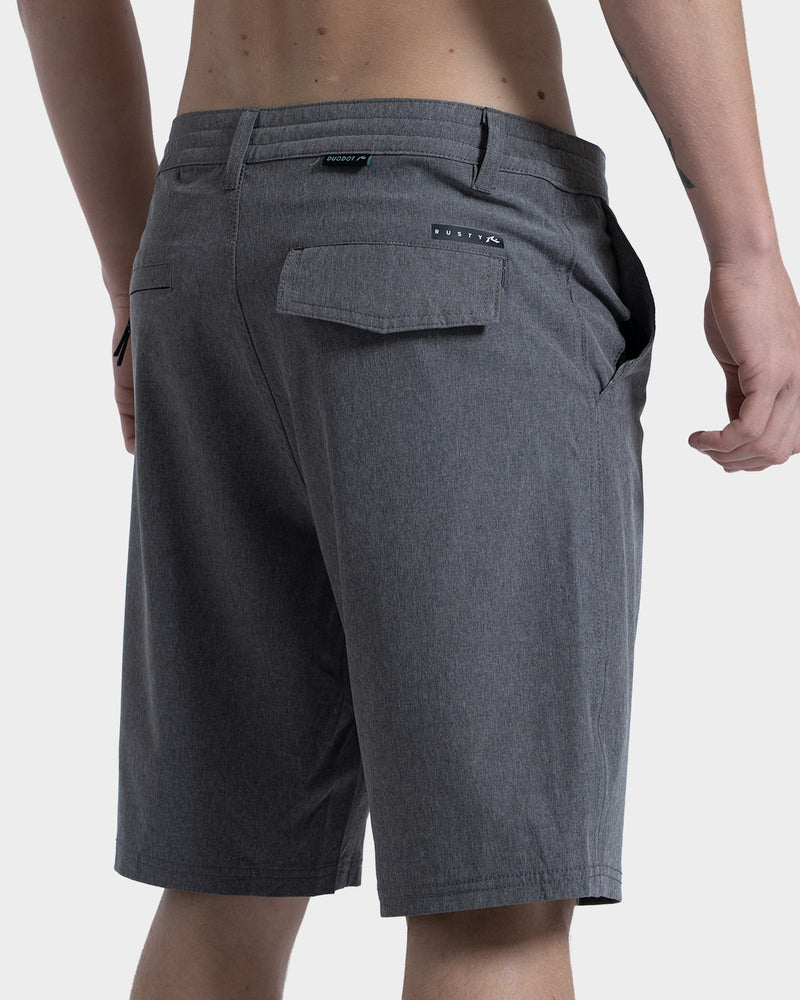 Bermuda Híbrida Importada Rusty Scour Cinza 20” em Poliéster Stretch