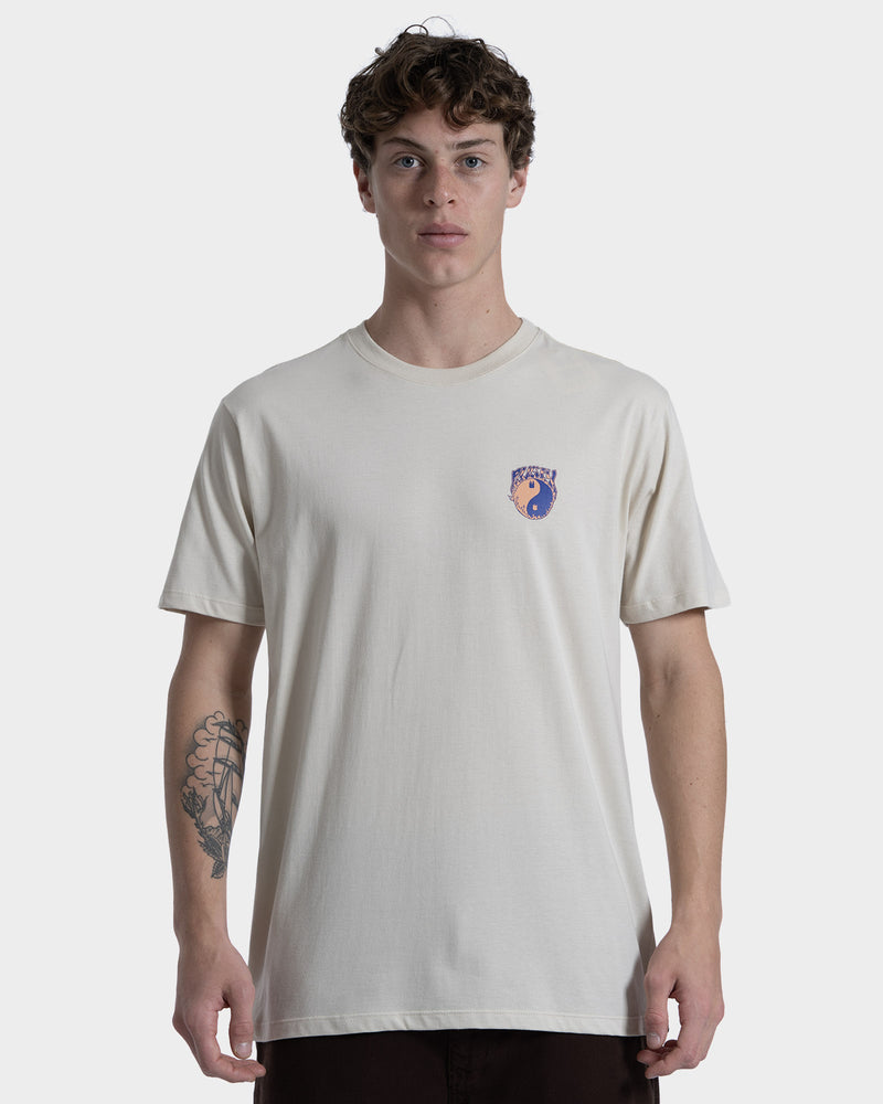 Camiseta Manga Curta Rusty Stickers Bege