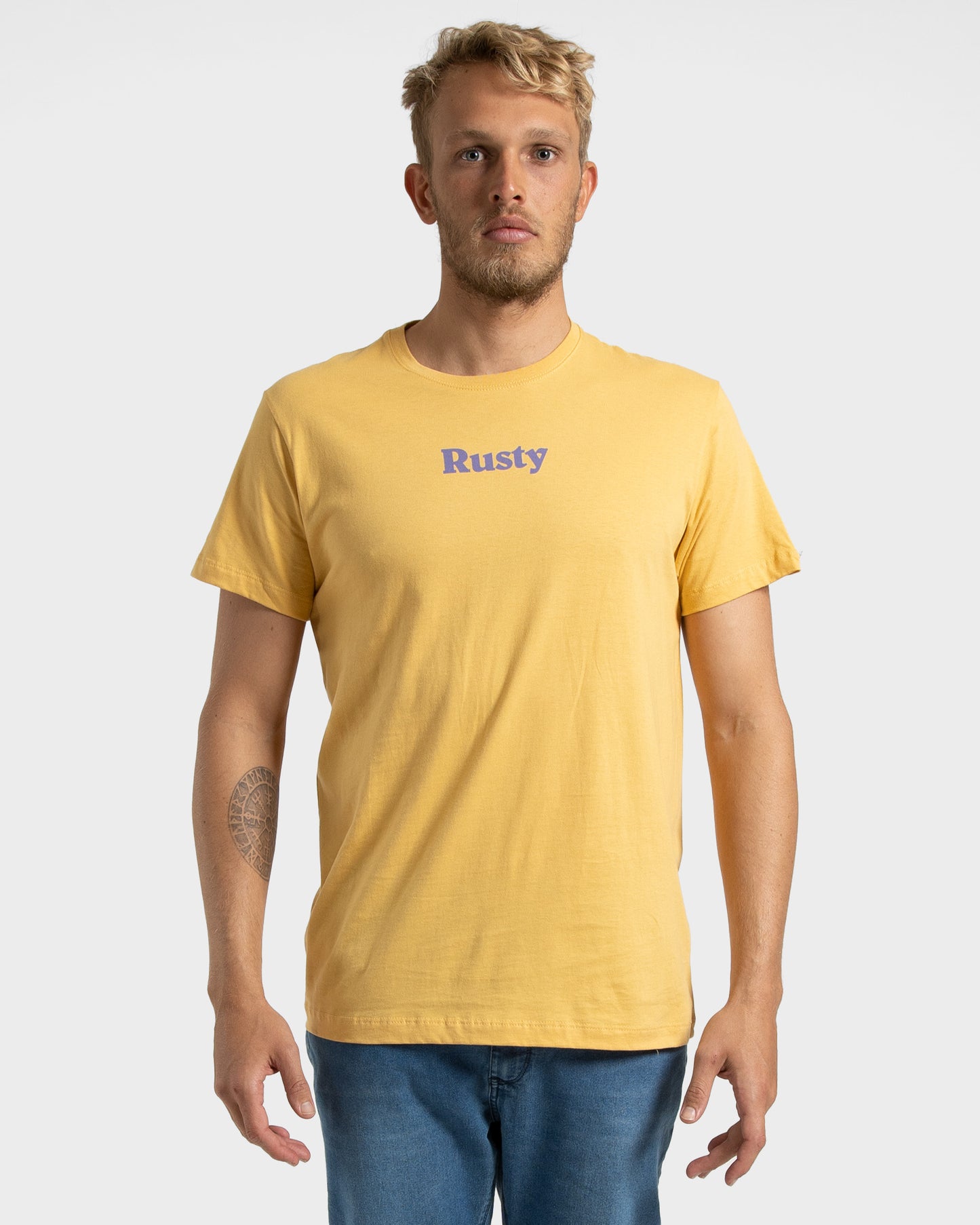 Camiseta Rusty Stamp Amarelo